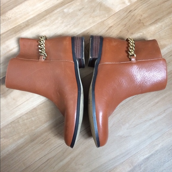 ⭐️ RENVY Riley Short Boot w/ Gold Chain in Cognac - Picture 5 of 8